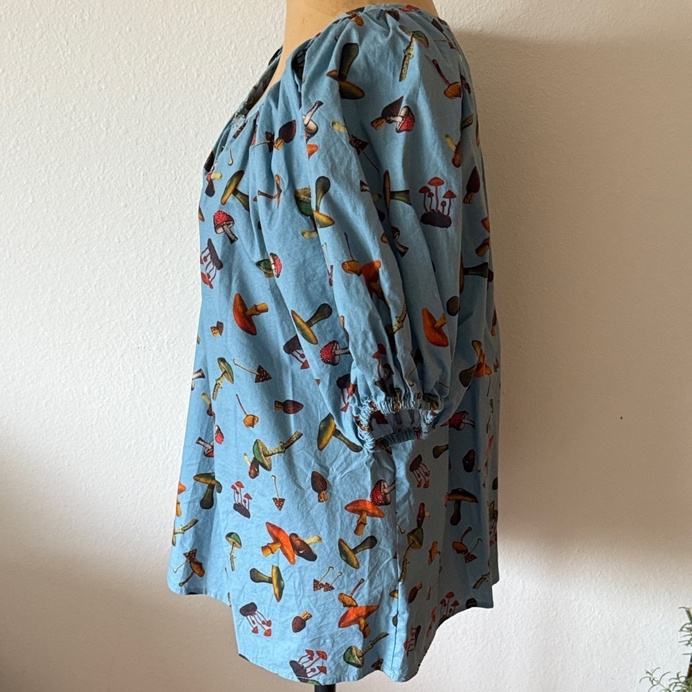 Never A Wallflower sz S Blue Mushroom Print Women's Top great condition - Picture 5 of 9